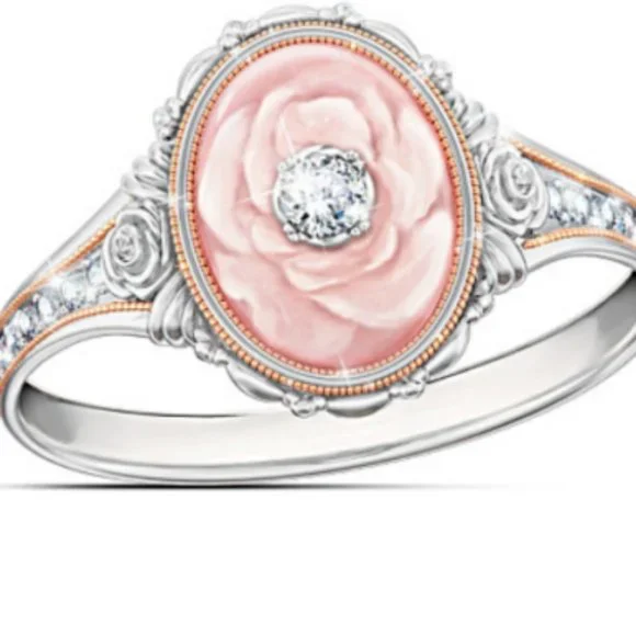 SALE ** DIAMOND & CAMEO RING - Picture 2 of 2